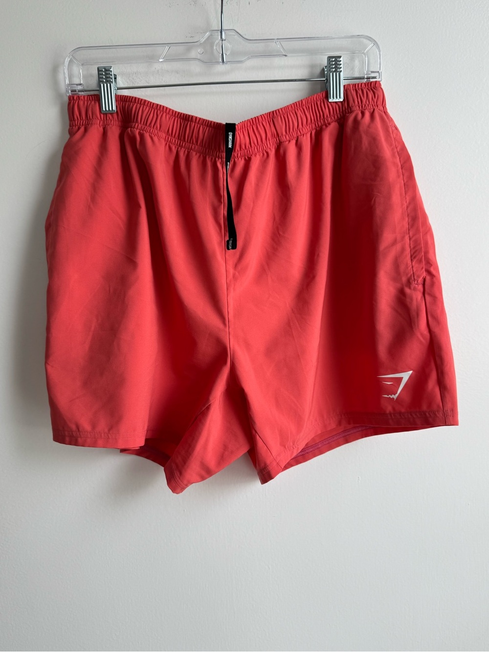 Gymshark Mens Arrival 5” Short in red color